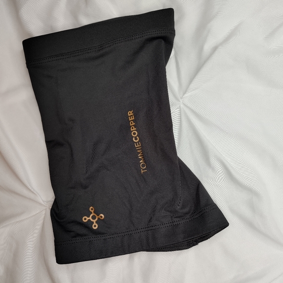 Tommie Copper Unisex COPPER & ZINC INFUSED Compression Knee Sleeve, Black - Picture 2 of 10